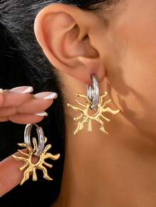 1 Pair Fashionable Elegant Gold Metal Sun Pendant Earrings, Retro Contrasting Color Jewelry For Women, Suitable For Daily Wear, Vacation, Party - Gold + Silver - View 1