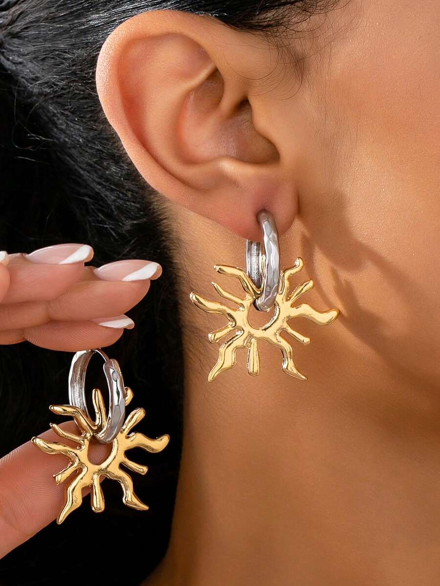 1 Pair Fashionable Elegant Gold Metal Sun Pendant Earrings, Retro Contrasting Color Jewelry For Women, Suitable For Daily Wear, Vacation, Party - Gold + Silver - View 1
