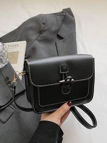 Bolso de hombro cuadrado acolchado de unicolor clásico para mujer, con solapa de lana, bolsa organizadora de lápiz labial retro de cuero PU, billetera cuadrada con correa ajustable, bolso para uso al aire libre - Negro - Ver 3
