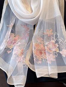 白色女士金色花卉刺绣披肩：透气防风设计，夏季防晒/春秋季保暖，可搭配旗袍、礼服和休闲装，是送给妈妈/闺蜜的优雅礼物。 - 白色 - 查看 3