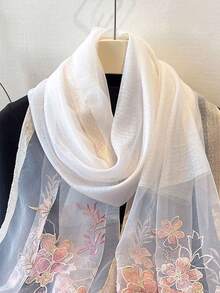 白色女士金色花卉刺绣披肩：透气防风设计，夏季防晒/春秋季保暖，可搭配旗袍、礼服和休闲装，是送给妈妈/闺蜜的优雅礼物。 - 白色 - 查看 4