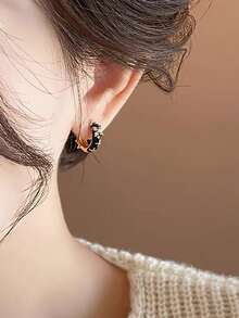 一对优雅法式简约时尚铜镶锆石黑色吊坠耳环，适合女性日常、休闲和派对佩戴。 - 黑色 - 查看 4