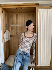 格子修身长袖T恤女式打底衫，设计细节，适合秋冬春季休闲穿着 - 咖啡棕 - 查看 6