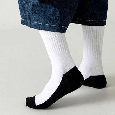5 双黑白休闲袜，弹性中筒运动袜，透气、吸湿排汗、抗菌、轻便踝袜，适合运动和休闲穿着，四季皆宜。