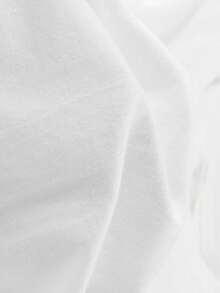 This Disney Toy Story Buzz Lightyear Graphic Casual Short-Sleeved T-Shirt With A Round Neckline Is Designed For Both Baby Boys And Girls, Making It An Ideal Choice For Summer Wear. - 白色 - 查看 5