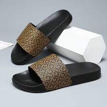 Pantuflas casuales para hombres, pantuflas de moda con diseño de letras impresas, pantuflas de casa planas de EVA suave antideslizante, pantuflas de playa de verano para hombres, pantuflas de ocio para hombres súper cómodas y duraderas antideslizantes, adecuadas para uso diario, pantuflas marrones de talla grande - Marrón - Ver 11