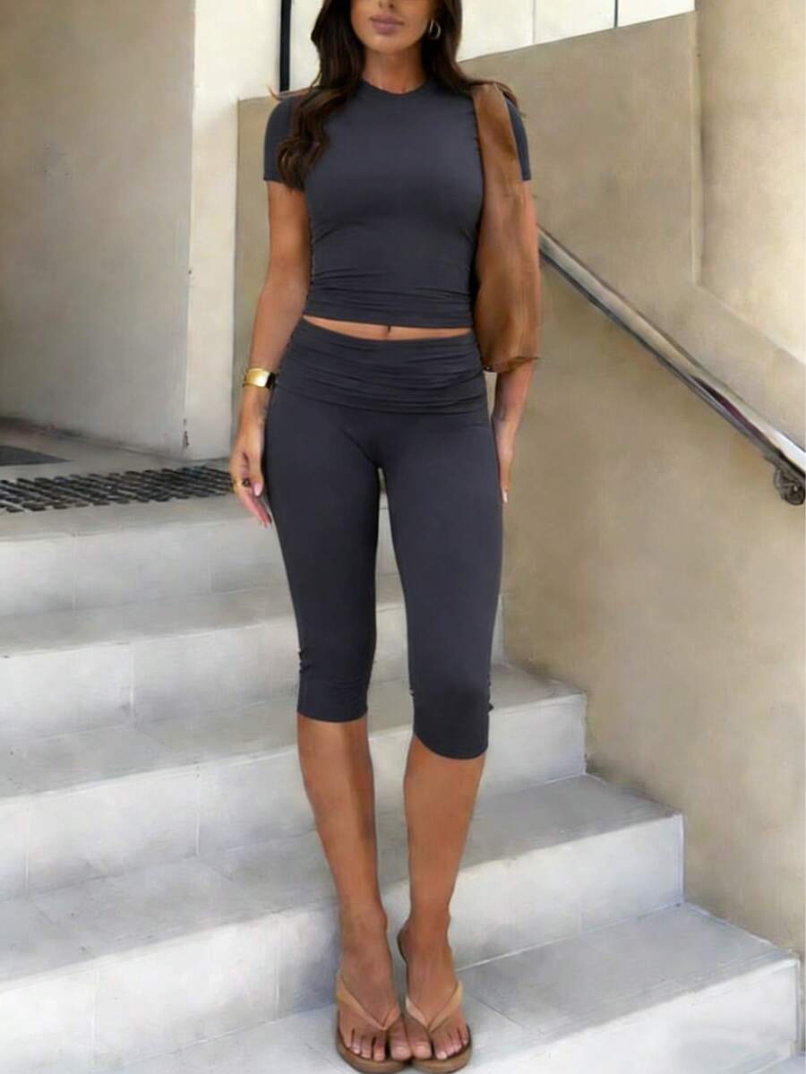 Women's Fitted Short Sleeve T-Shirt & Ruched Cropped Pants Casual 2 Piece Set - Xám than chì - Xem 1