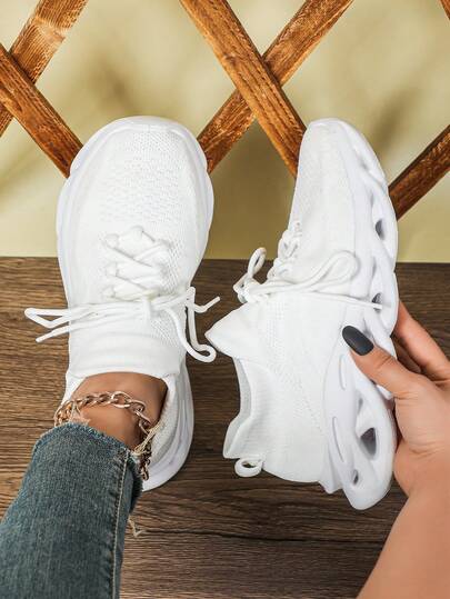 网眼透气袜套鞋 - 纯色，无图案 - 低帮软底设计，适合马拉松、短跑和日常休闲穿着 - 四季皆宜的运动鞋 - 柔韧的EVA鞋底 - 女士运动鞋