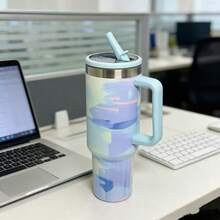 Large 1200ml Capacity, Ideal For Those Who Drink A Lot Of Water. Stainless Steel Material, Keeps The Temperature For Longer. With Straw And Lid, Practical For Drinking Without Spilling. Side Handle, Easy To Carry. Gradient Design In Pastel Colors, Modern And Stylish. Perfect For Work, Gym, Travel And Car. - Azul-aço - 查看 2