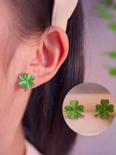 1 Pair Of Green Four-Leaf Clover Earrings, Elegant And Versatile Clover Earrings, Light Luxury And High-End Earrings, Suitable As A Small Gift For Girls For Daily Wear BWCG