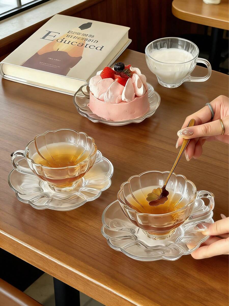 时尚复古花瓣形玻璃杯碟套装 | 高端咖啡/茶杯套装，含甜点盘 | 家居装饰及拍照道具 | 高品质可清洗玻璃餐具 | 朋友聚会送礼佳品