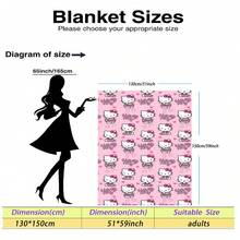 SANRIO 这是一条Hello Kitty主题的法兰绒毯。Hello Kitty身穿格子连衣裙，系着粉色蝴蝶结，点缀着粉色爱心，更添少女气息和治愈感。浅粉色调和爱心元素强化了这种甜美治愈的感觉。满版印花设计视觉饱满，富有韵律感。毯子温暖柔软，可用作沙发毯、午睡毯或床上装饰。 - 彩色 - 查看 15