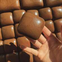 1个超柔软迷你吐司造型捏捏乐玩具，挤压解压，逼真食物模型，复活节、新年、情人节、生日、送给朋友和家人的完美礼物 - 彩色 - 查看 5