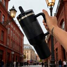 Stanley2025 40 Oz H2.0 Insulated Tumbler,With A Comfortable Handle, Featuring Double-Walled Vacuum Insulated Stainless Steel Construction. This High-Quality Drinkware Keeps Your Beverages At The Perfect Temperature, Whether It's Hot Or Cold, Ensuring The Original Taste Is Preserved For Longer Periods. Designed To Be Lightweight And Portable, It's Perfect For Outdoor Activities Like Camping, Hiking, Driving, And Travel. With A Large Capacity, It Meets Your Hydration Needs Throughout The Day. Stylish And Convenient To Carry, It's An Ideal Choice For Outdoor Enthusiasts And Makes A Thoughtful And Practical Gift, Whether For Friends Or Family. - 黑色40oz - 查看 2
