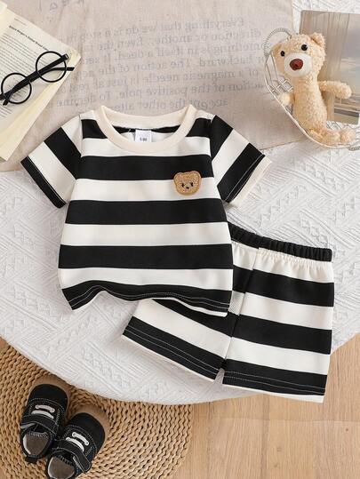 New Baby Boy Spring/Autumn Black & White Striped Short Sleeve Crew Neck Top And Shorts 2-Piece Set, Suitable For Travel And Casual Daily Wear