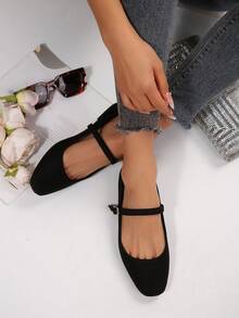 女士黑色搭扣装饰简约芭蕾平底鞋，时尚优雅的玛丽珍鞋，适合春、秋、冬四季穿着，柔软鞋底设计舒适，适合工作、学生、休闲、旅行等各种场合，风格优雅经典百搭，柔软舒适，带来卓越的穿着体验。 - 黑色 - 查看 5