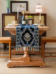 1 chiếc khăn trải bàn hình chữ nhật kiểu Mỹ cổ điển, họa tiết hoa màu xanh dương thêu chỉ vàng, thích hợp cho các buổi họp mặt ngày lễ, tiệc tùng, bàn ăn tối, bàn làm việc, bàn cà phê, trang trí nhà cửa, phù hợp cho mọi mùa. - Màu xanh lam - Xem 2