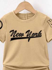Conjunto de camiseta de manga corta con cuello redondo y estampado de letras, y pantalones cortos para niño - Caqui - Ver 5