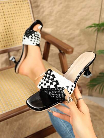 Sandalias de tacón alto con punta abierta a cuadros, nuevas llegadas para fiestas y playa 2026, tallas grandes, tacón bloque pequeño, pantuflas blancas y negras