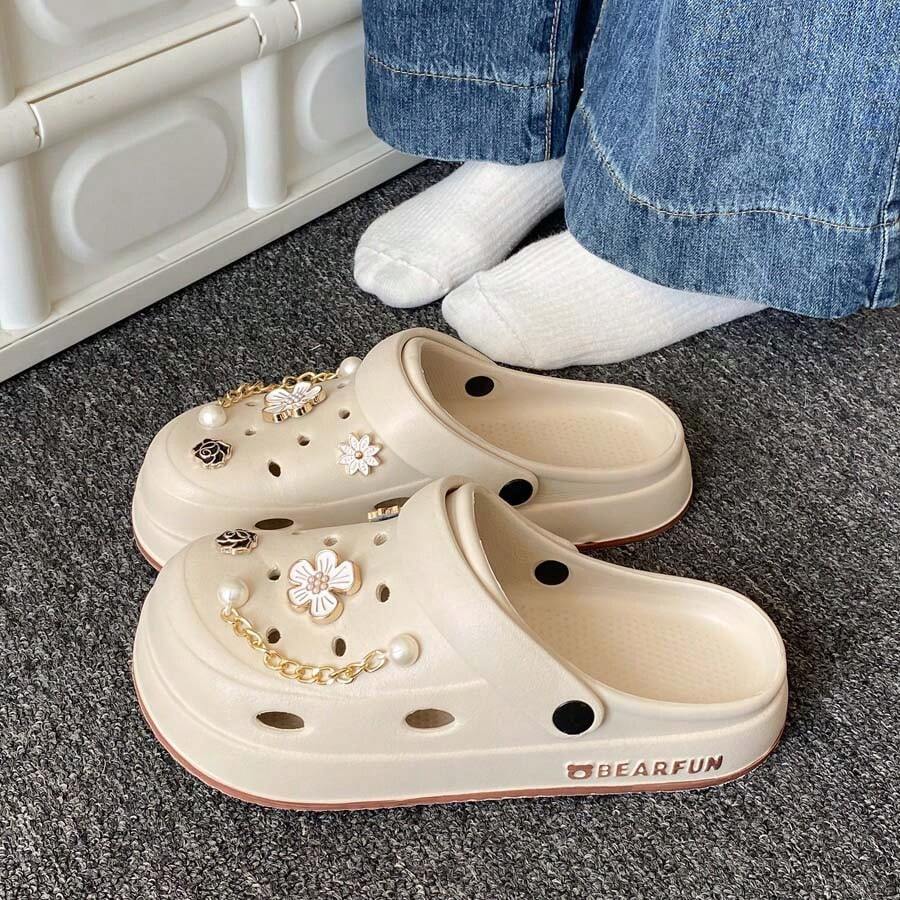 2026 New Summer Casual Breathable Slip-On Sandals, Comfortable Lightweight Fashionable Closed Toe Beach Slippers - Khaki - View 1