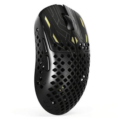 ATTACK SHARK MAMBASNAKE M2 三模式游戏鼠标，PAW3395PRO 40,000 DPI 传感器，博通 BK52820 芯片，41 克超轻碳纤维材质，1 亿次寿命欧姆龙微动开关，1000Hz 轮询率