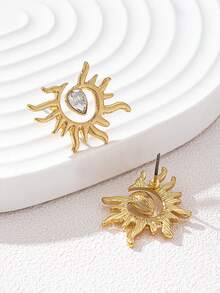 一对时尚优雅的镶钻太阳耳钉，简约奢华金色首饰，适合日常佩戴、度假、宴会、派对等场合。 - 金色 - 查看 4