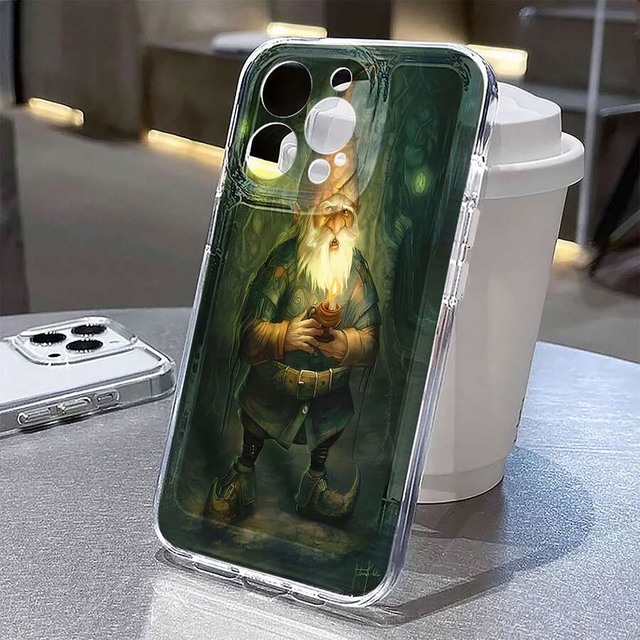 Gnomo con una cálida luz. Gnomo mágico con fuego. Esta elegante funda es compatible con los modelos 17, 16, 15, 14 Pro Max, 13, 12, 11, XR y XS Plus. Fabricada en silicona TPU, ofrece protección contra golpes y caídas, además de una sensación superior. Es un regalo ideal para familiares, amigos y seres queridos, y una opción perfecta para San Valentín.fundas para ,fundas,accesorios para celular,fundas para celular,fundas para 13,funda 13,funda 16,funda 17 pro max,funda 15,fundas para 16,fundas 11,fundas ,Duende,Trébol,cerveza,Día de San Patricio - transparente - Ver 1