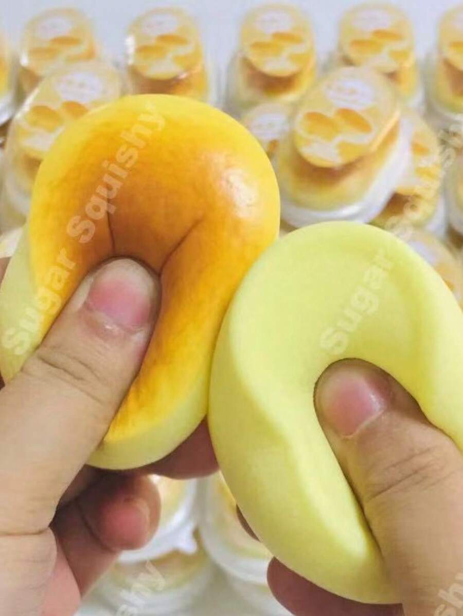 软绵绵的芝士蛋糕挤压玩具，慢回弹减压可爱甜点小饰品 - 彩色 - 查看 1