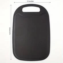 1块黑色塑料砧板，易握手柄，适用于肉类、蔬菜和水果 - 可放入洗碗机清洗，厨房必备品