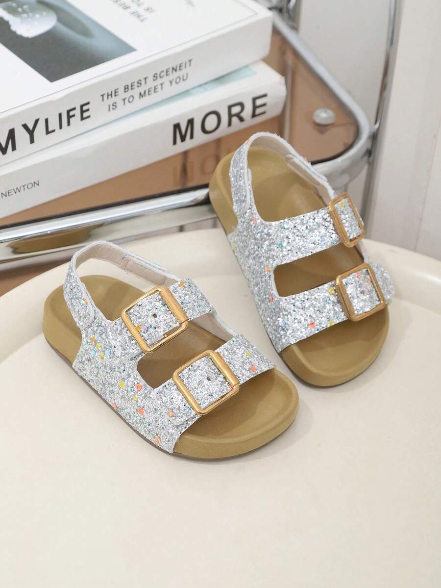 1双女童新款时尚金色搭扣闪亮公主鞋，适合夏季穿着，沙滩凉鞋 - 銀色 - 查看 1