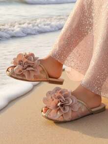 1双女童3D立体花朵装饰平底凉鞋，优雅日常休闲及正式场合皆宜，雪纺花朵搭配网纱刺绣，可爱易穿脱，适合2-15岁女孩及儿童，夏季郊游、海滩、秋季、度假、派对、返校、节日等场合均可穿着。