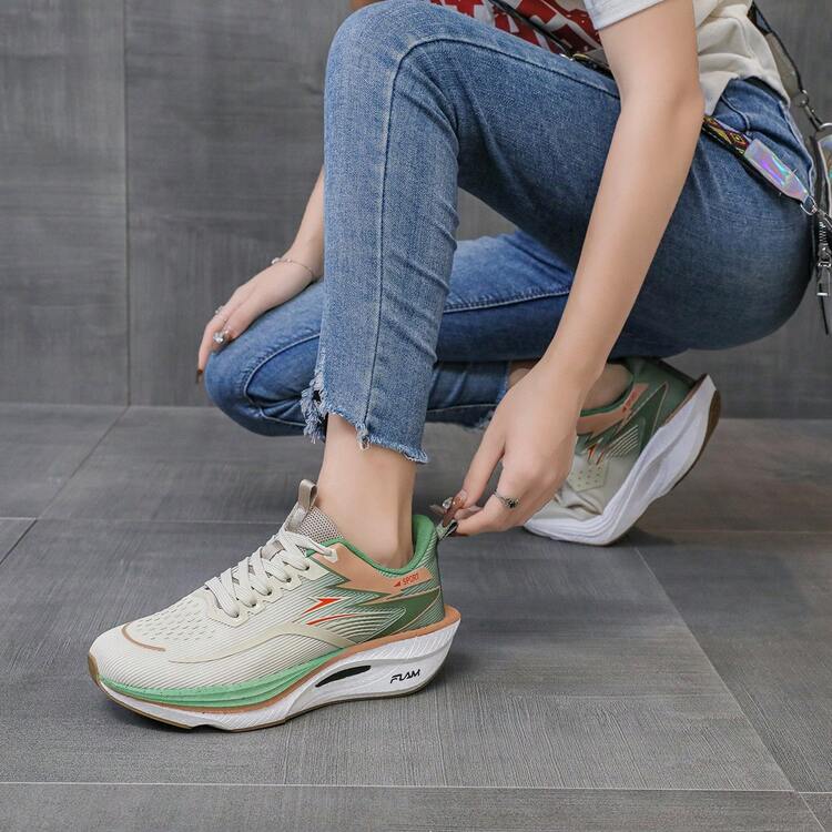 Women's Fashion Versatile Marathon Carbon Plate Technology Running Shoes, Lightweight Shock-Absorbing Marathon Sports Shoes, Carbon Fiber Suitable For Teenagers, Fitness, Running, Fashionable Breathable Non-Slip Sports Casual Running Shoes, Soft Sole Classic Gradient Color Sports Shoes, Fitness Walking Shoes - Sand Color - View 5