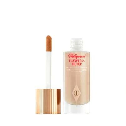  Charlotte Tilbury 好莱坞无瑕滤镜 #4.5 中号 30ml/1oz - | 多用途肤色提亮液 | 液体高光 | 打造透亮光泽 | 平滑肌肤，打造完美妆容 | 提升光泽度 | 适合所有肤质 | 可调节遮瑕度 | 打造无瑕透亮妆容