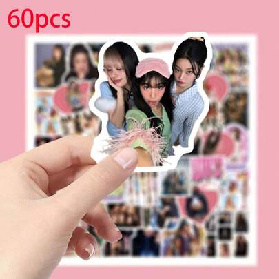 60 Peças/Conjunto Adesivos do Grupo de Meninas K-pop Katseye - E adesivos de estilo de foto e ilustração vibrantes, mostrando os membros deste grupo pop em ascensão. Adequado para uso em laptops, smartphones, guitarras, garrafas de água, carros, tablets, malas, álbuns de recortes e instrumentos musicais.