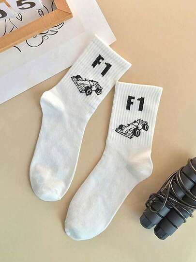 1 par de meias masculinas multicoloridas com estampa de corrida F1. Confortáveis, macias e estilosas, perfeitas para uso diário. Cano até o meio da panturrilha.