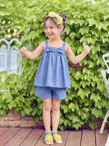 Bộ đồ thời trang trẻ em gái kiểu dáng giản dị, thanh lịch, ngọt ngào, chất liệu denim, cổ nơ, áo hai dây và quần short, thích hợp cho mùa hè. - Màu xanh lam - Xem 10