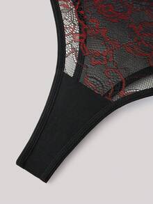 Hourtrue 2 件女士黑色和红色半透明镂空蕾丝花卉性感内衣套装，圣诞节和万圣节礼物，蕾丝下摆女士文胸和三角内衣，日常万圣节派对装 - 黑色 - 查看 7