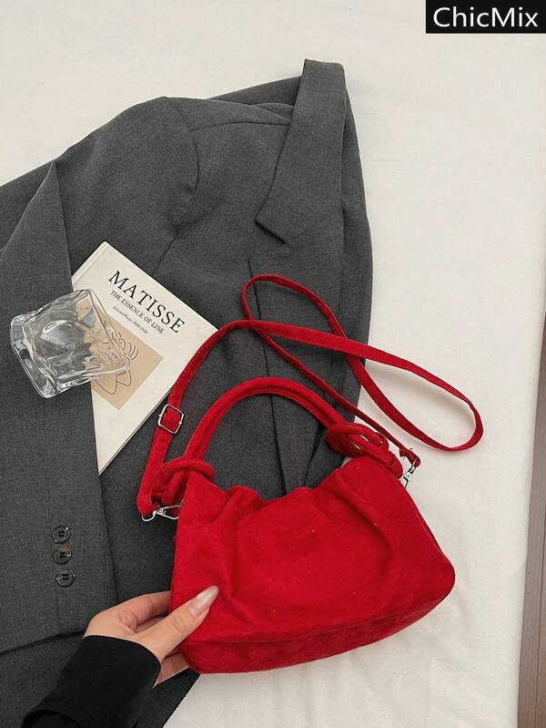 新款秋冬纯色迷你懒人风实用手提包，优雅百搭的褶皱绒面质感女士单肩包，适合购物、装钱包、休闲出行，尤其适合年轻女性、大学生、职场新人及白领人士。也非常适合办公室、大学、工作、商务、通勤、户外活动、旅行和郊游等场合。