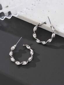 一对简约设计合金扭纹波浪C形男士耳环，适合日常佩戴和通勤。 - 銀色 - 查看 2