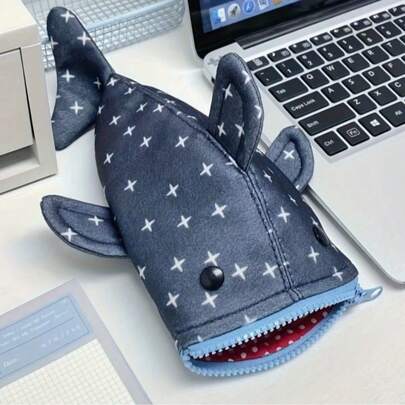 1个可爱鲨鱼造型铅笔盒，大容量文具收纳袋，铅笔袋