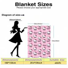 SANRIO 这是一条Hello Kitty主题的法兰绒毯。Hello Kitty身穿格子连衣裙，系着粉色蝴蝶结，点缀着粉色爱心，更添少女气息和治愈感。浅粉色调和爱心元素强化了这种甜美治愈的感觉。满版印花设计视觉饱满，富有韵律感。毯子温暖柔软，可用作沙发毯、午睡毯或床上装饰。 - 彩色 - 查看 14