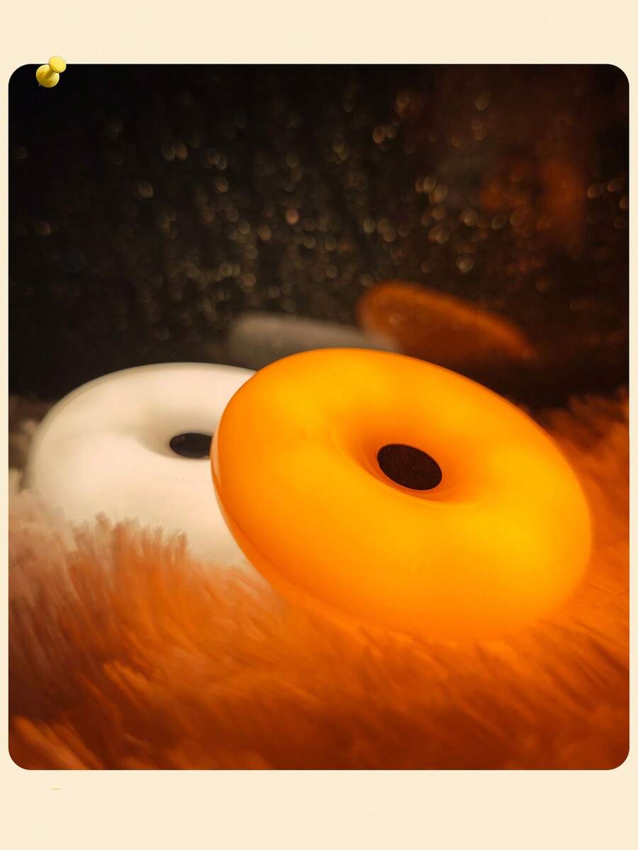 1个迷你甜甜圈夜灯 - USB充电，带触摸调光功能，磁吸/夹式便携床头灯
