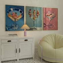 马提尼酒主题墙饰，一套三幅，超现实主义迷你人物与玛格丽塔和马提尼酒，中世纪风格墙饰，复古夏季海岸风情海滩趣味艺术海报，不含画框 - 多色 - 查看 2