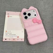 一件可爱小恶魔撞色羽绒服，带蝴蝶结，有黑色、白色、浅粉色可选，情侣款设计，猫耳，两个卡通恶魔元素；硅胶防水防震手机壳，兼容 17/16/15/14/13/12/11 Pro Max Plus，柔软舒适，是节日、情人节的绝佳礼物，兼容16/17/16 Pro，摄像头下方有蝴蝶结，适用于17 Pro和17 Pro Max。 - 粉色 - 查看 1