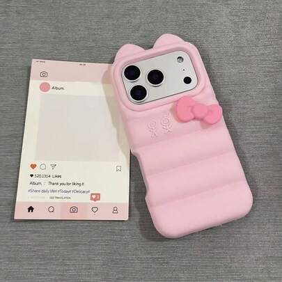 Sanrio 1pc Cute Little Devil Colorblock Puffer Jacket With Bow, Available In Black, White, Light Pink, Couple Design, Cat Ear, Two Cartoon Devil Elements, Silicone Waterproof Shockproof Phone Case Compatible With IPhone 17 16 15 14 13 12 11 Pro Max Plus, Soft, Great Gift For Festival, Valentine's Day, Compatible With 16/17/16pro, Bow Below Camera For 17pro And 17promax