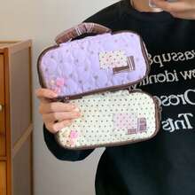 这款松果部落大容量铅笔盒采用纽扣装饰和拉链封口，方便携带。它还设有独立隔层，方便整理文具。无论是上学、办公，还是作为圣诞节、情人节、生日或新年礼物，都是理想之选。 - 多色 - 查看 4