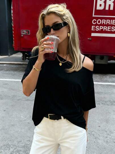 女士不对称露肩无袖T恤，适合办公室、外出、日常穿着、约会——性感露肩吊带背心。宽松街头风，也适合户外穿着，百搭设计，夏季必备休闲上衣，黑色。