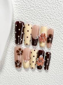 10件套日式软胶美甲套装，包含亚克力美甲贴纸、手工五瓣渐变粉色花朵美甲装饰、棕白波点图案、棕色五瓣花朵印花、米黄色指甲油、美甲工具（1个果冻贴纸+1个指甲锉）。提供三种形状：杏仁形、鸭嘴形、棺材形。适合日常、派对、春夏、拍照、办公等场合。手工按压式美甲。 - 彩色 - 查看 4