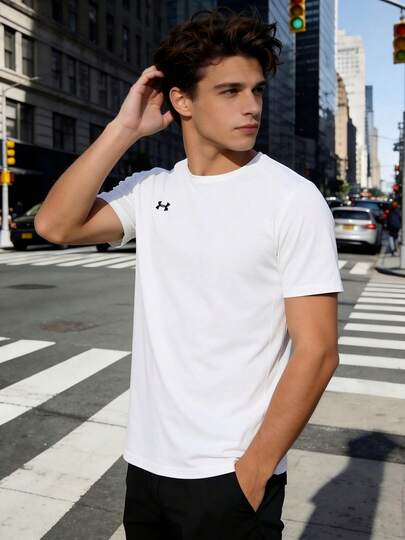 Under Armour 男士运动T恤，跑步训练短袖速干弹力T恤，圆领短袖针织舒适T恤，建议选购大两码。