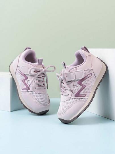 一双男女通用多功能魔术贴休闲运动鞋，平底，舒适透气，是学生、校园风运动鞋、休闲运动鞋和时尚百搭鞋的理想之选。